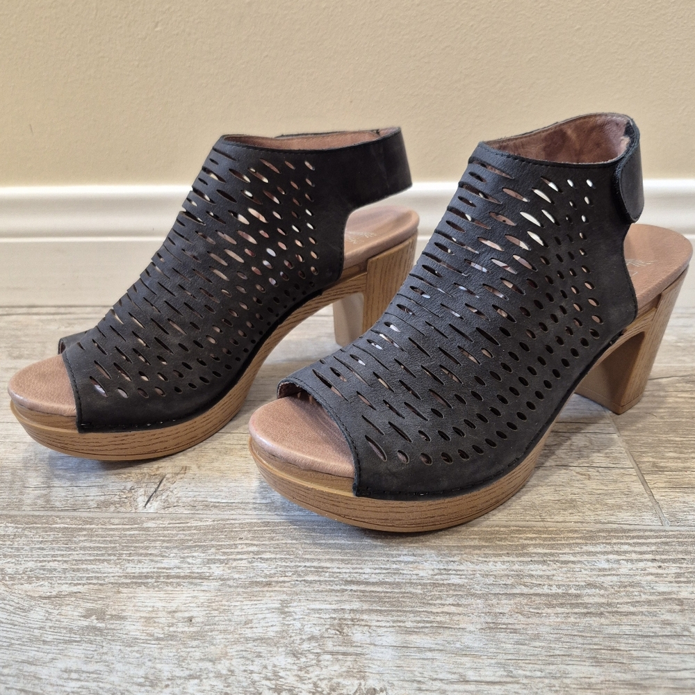 Dansko Danae Peeptoe Platform Sandal Black Laser Cut Leather Chunky Heel 7.5 - 8 - Picture 4 of 16